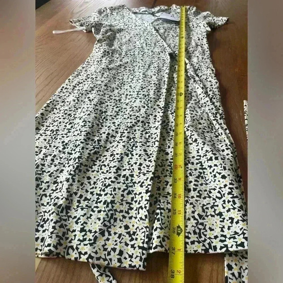 Diane von Furstenberg Daisy Tiny Black Wrap Dress 6 Midi Short Micro Floral $398 - Picture 6 of 9